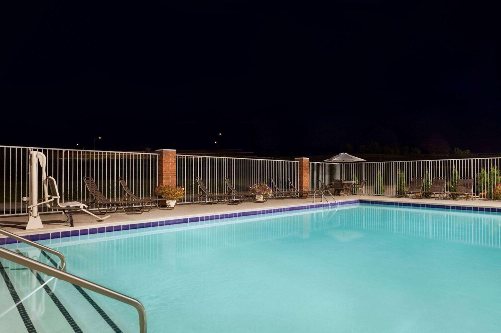 Days Inn By Wyndham Kuttawa/Eddyville Esterno foto
